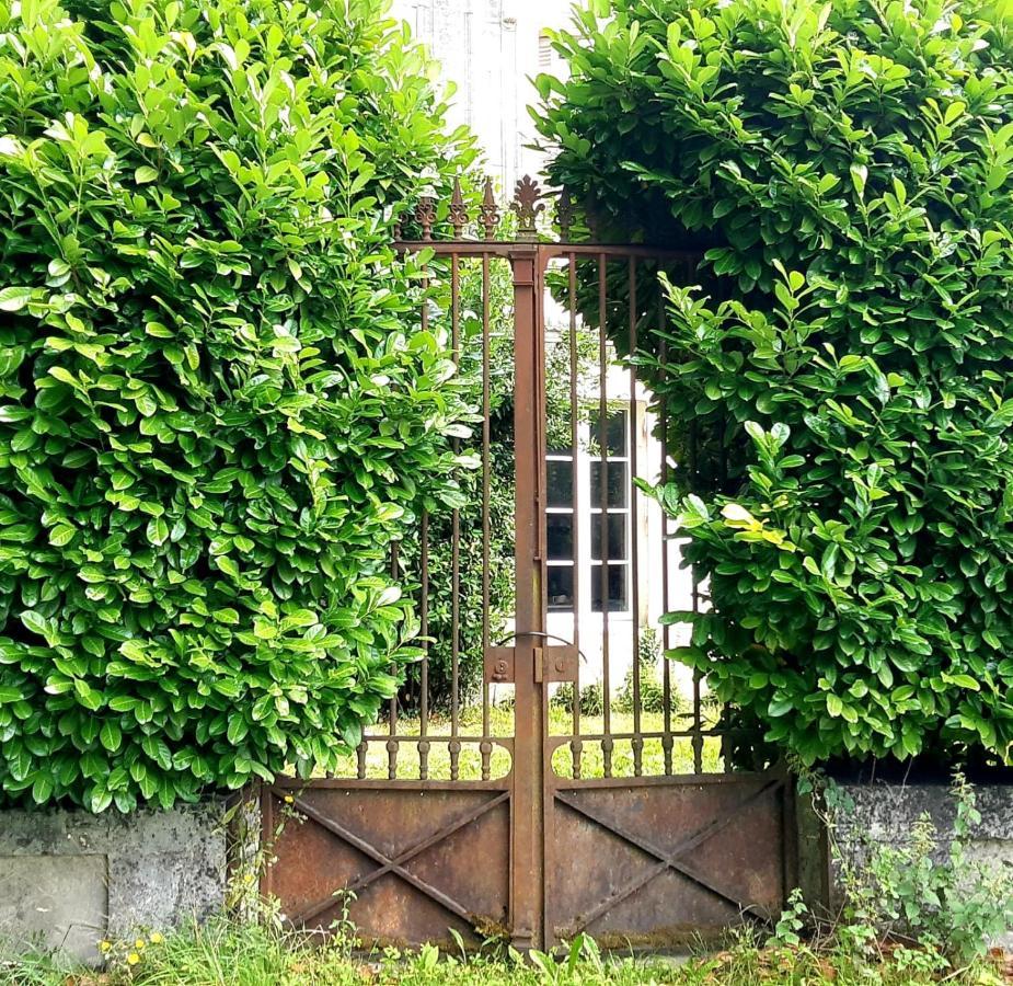 Domaine De Pladuc Bed & Breakfast Lachaise Exterior photo