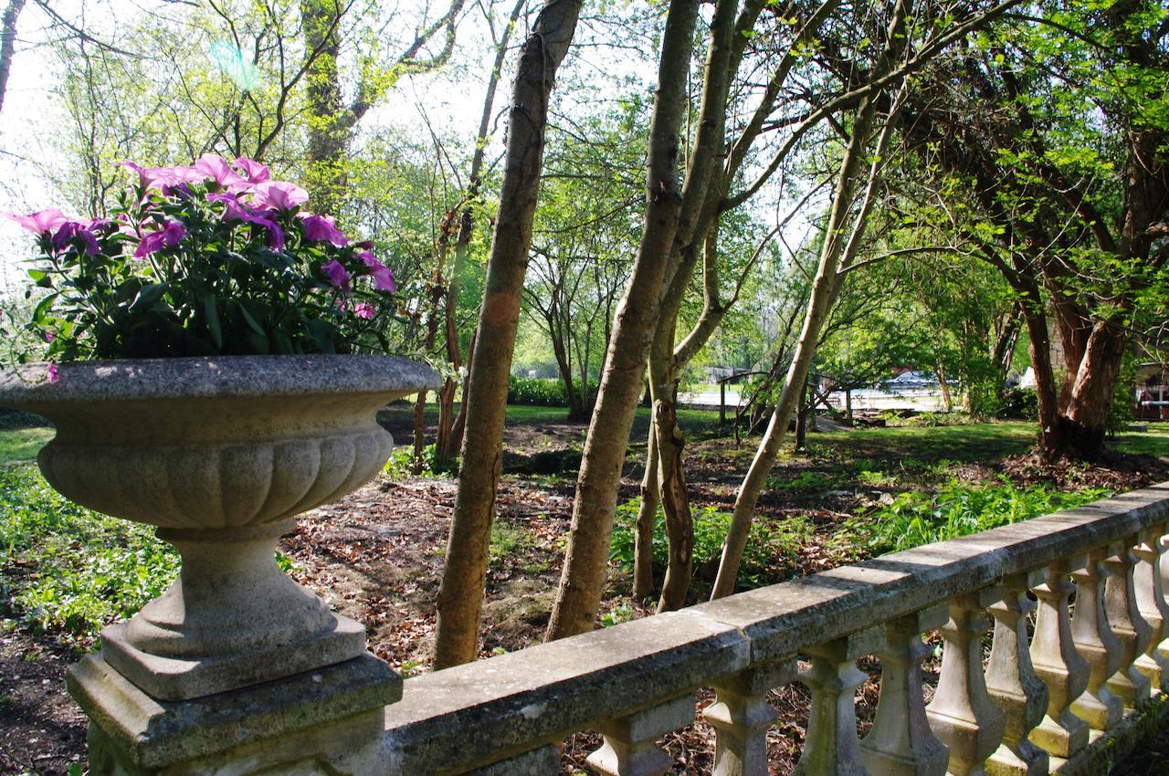 Domaine De Pladuc Bed & Breakfast Lachaise Exterior photo